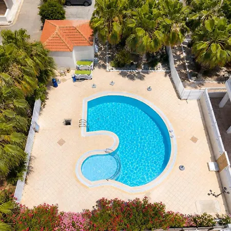 Apartman 2br Near - Loretta By Premier